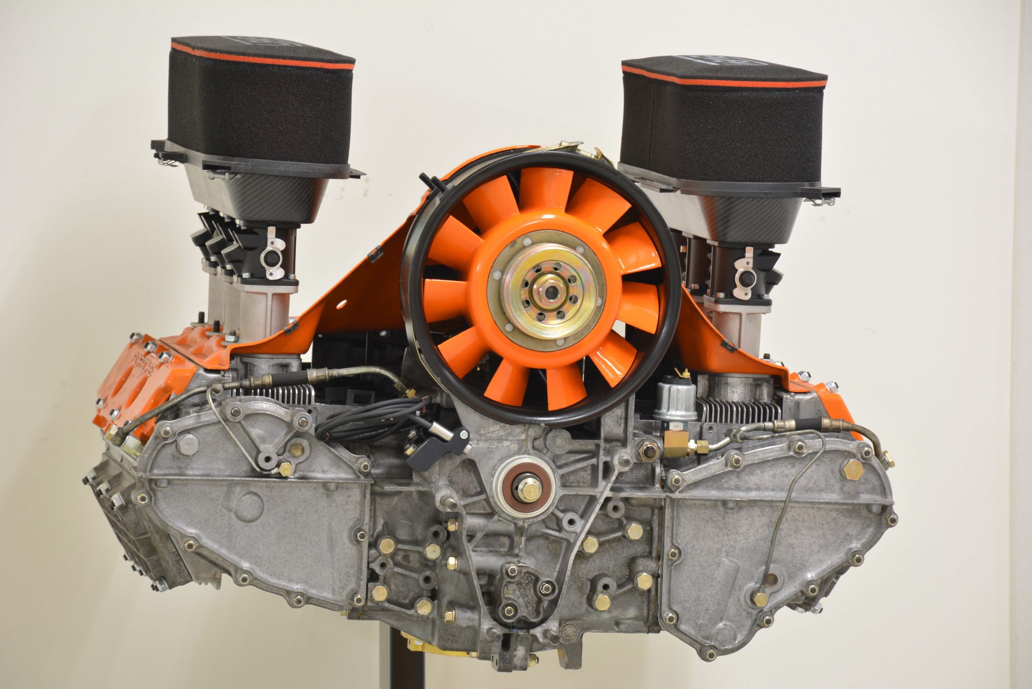 Porsche 911 motor in premium werkplaats